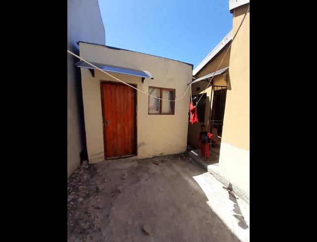 2 BEDROOM HOUSE FOR SALE IN KHAYA